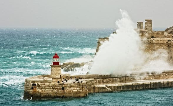 a-wave-crashing-in-the-pier-in-malta