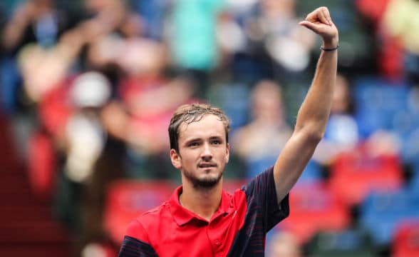 daniil-medvedev-waving-fist-in-the-air-victorious