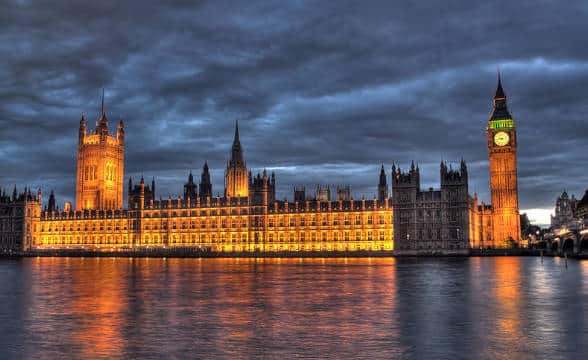 british-parliament-big-ben-at-night-lit-up