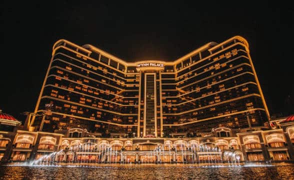 the-wynn-macau-palace-at-night-in-macau