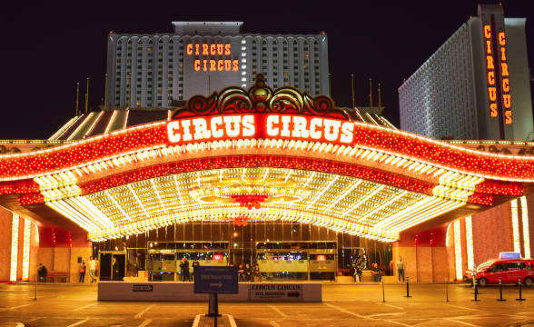 The front entrance of the Circus Circus Hotel & Casino.