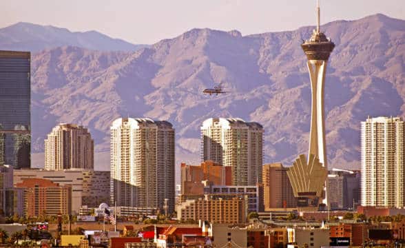 A plan in Las Vegas landing on the airport.