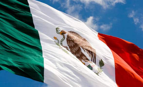 A high quality picture of the Mexican national flag flying proudly in the air.