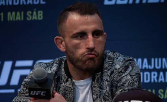 Alexander Volkanovski pouting during a live conference in the UFC.