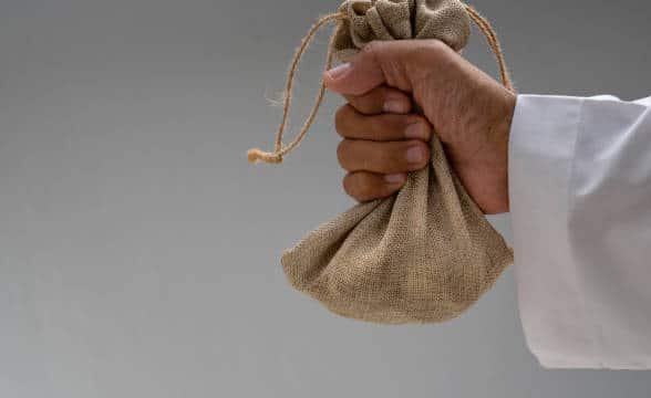 A person holding a linen bag.