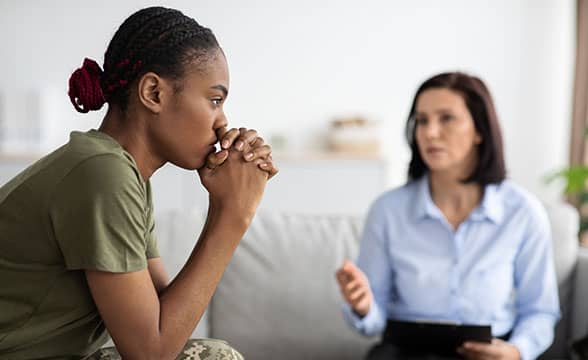 military-veteran-visits-a-psychologist-news