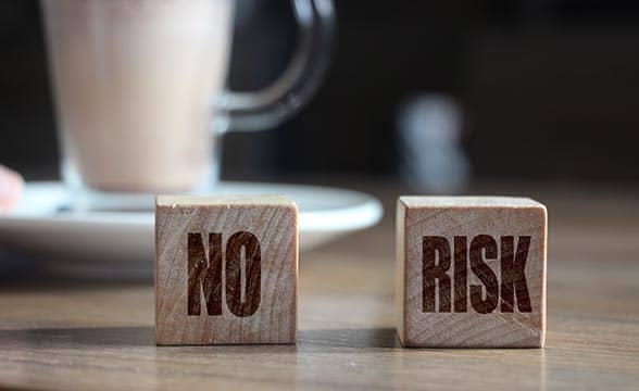 Two cubes saying "no risk"