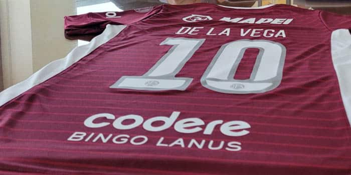 Codere Bingo Lanus' logo appears on a Club Atletico Lanus player jersey