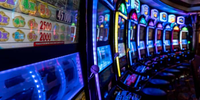 Missouri Treasurer Defends Slot Machine Decals Amid Criticism