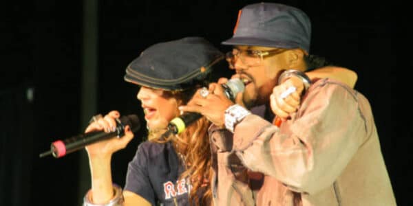 news-black-eyed-peas-band-concert