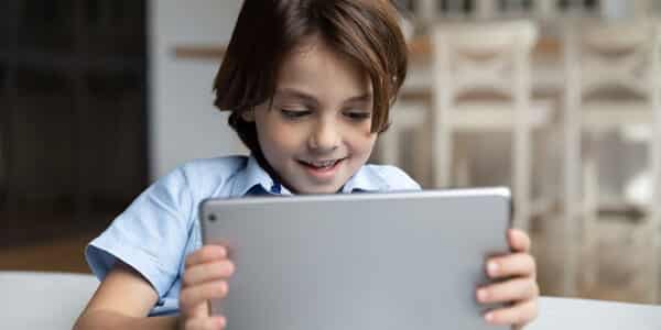 kid-child-tablet-minors-news